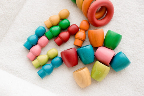 QTOYS - Rainbow People, Cups and Rings